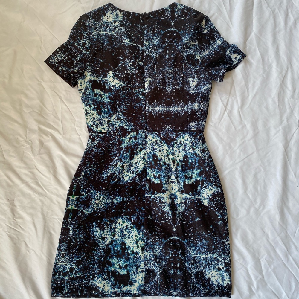 NWOT LF Tight Shift Dress with Cut Out Tummy - Picture 4 of 4